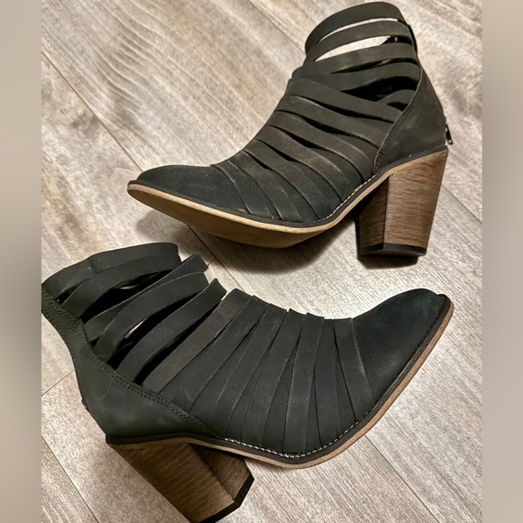 Free People Strappy Hybrid Boots in Black NWT - Picture 4 of 4
